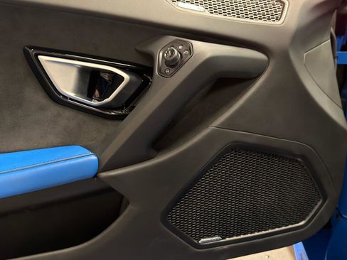 Used 2020 Lamborghini Huracan EVO image 16