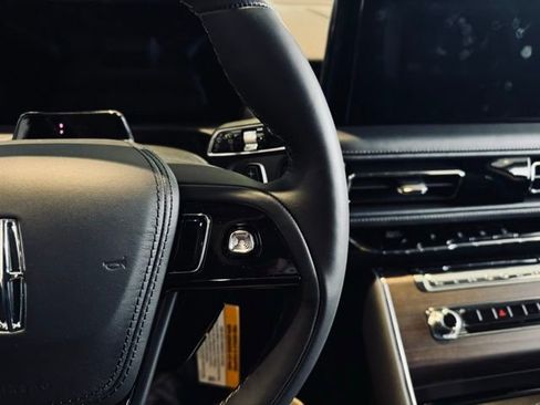 New 2026 Lincoln Aviator Reserve image 32