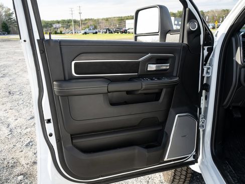 New 2026 RAM 4500 4x4 Crew Cab DRW w/ Laramie Trim Package image 15