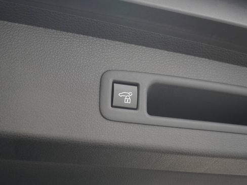 Used 2025 Toyota Sienna XSE AWD/4WD image 11