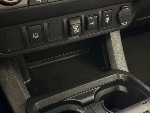 Used 2022 Toyota Tacoma TRD Off-Road AWD/4WD image 26