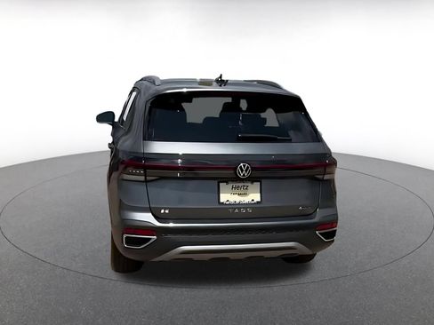 Used 2026 Volkswagen Taos SE AWD/4WD image 12