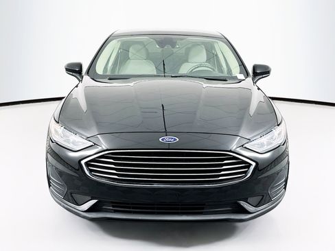 Used 2019 Ford Fusion SE image 2