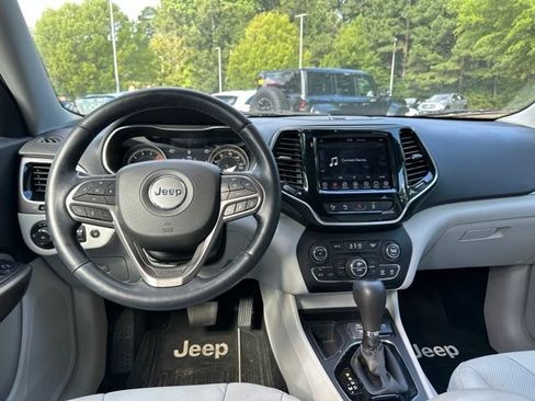 Used 2021 Jeep Cherokee Limited FWD image 11