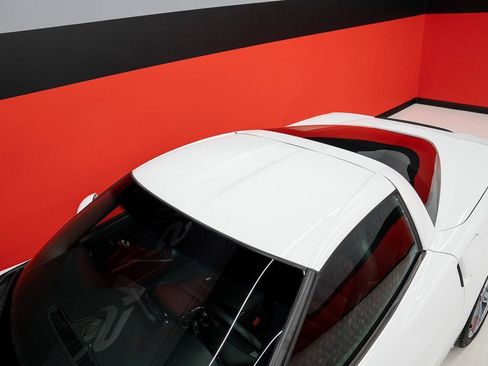 Used 2009 Chevrolet Corvette Coupe w/ Z51 Performance Package RWD image 33