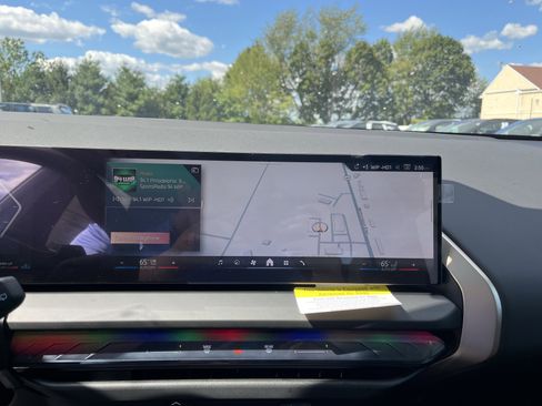 Used 2025 BMW X3 xDrive30i w/ Premium Package image 12