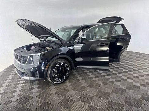 Certified 2025 Kia Sorento SX FWD image 12