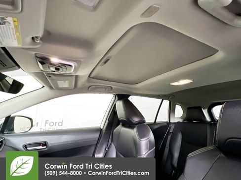 Used 2023 Toyota Corolla Cross XLE image 24
