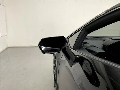 Used 2017 Lamborghini Huracan LP 580-2 RWD image 37