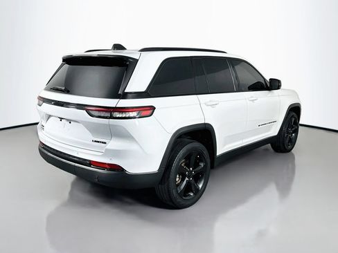 Used 2023 Jeep Grand Cherokee Limited w/ Black Appearance Package AWD/4WD image 7