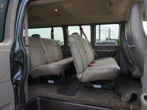 Used 2018 Chevrolet Express 3500 LT w/ LT Preferred Equipment Group RWD image 20