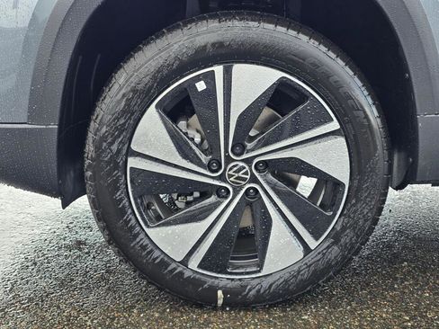 New 2026 Volkswagen Taos SE image 11