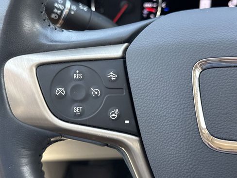 Used 2022 GMC Acadia Denali w/ Denali Technology Package image 25