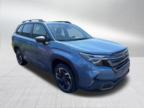 Used 2025 Subaru Forester Limited AWD/4WD image 10