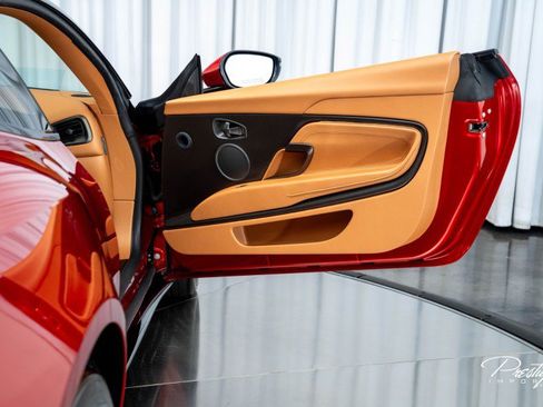 Used 2020 Aston Martin DB11 AMR image 39