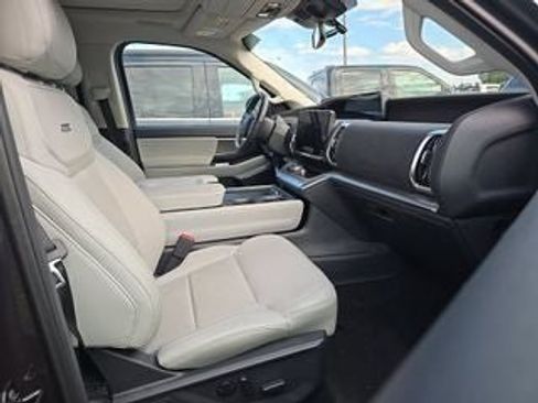 Used 2025 Ford Expedition Max Platinum w/ Driver's Package AWD/4WD image 14