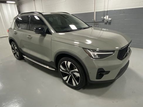 Certified 2023 Volvo XC40 B5 Plus w/ Driver Assist Package image 4