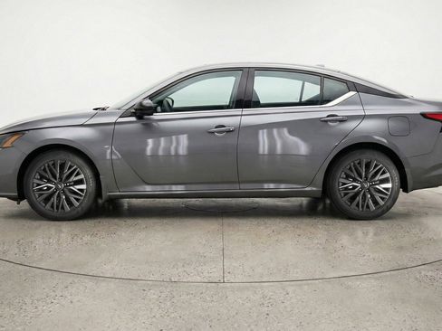 Used 2025 Nissan Altima 2.5 SV image 5