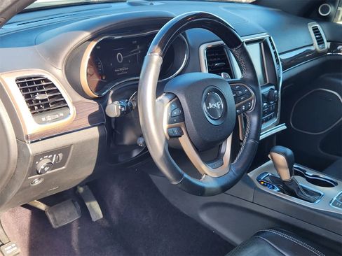 Used 2017 Jeep Grand Cherokee Overland w/ Jeep Active Safety Group image 2