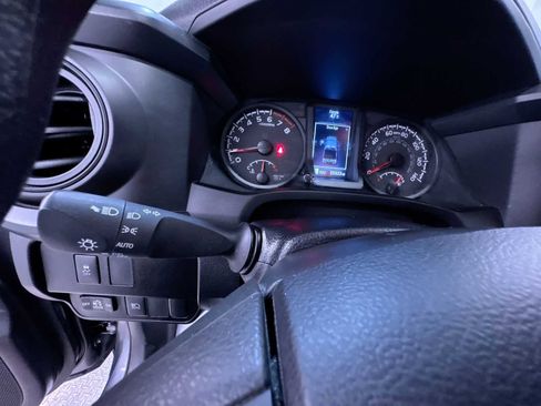 Used 2022 Toyota Tacoma SR image 18