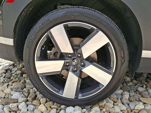 Certified 2024 Hyundai Santa Fe Limited AWD/4WD image 19