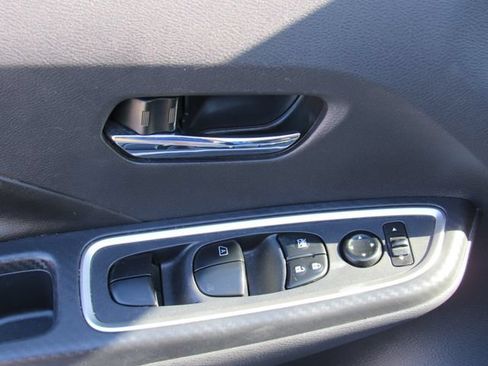Used 2024 Nissan Versa SR FWD image 19