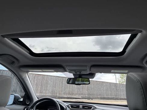 Used 2018 Honda CR-V Touring image 23