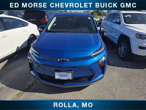Certified 2022 Chevrolet Bolt EUV Premier w/ Sun & Sound Package FWD image 8