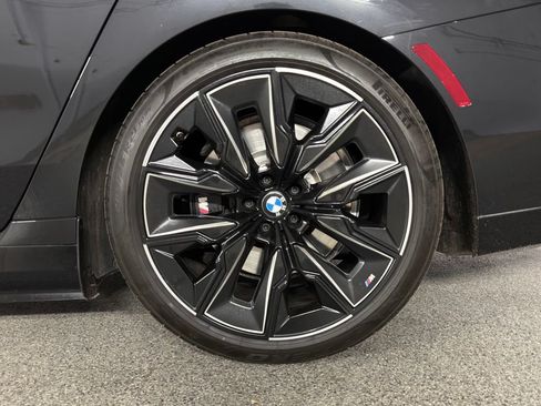 Used 2023 BMW i7 xDrive60 AWD/4WD image 13