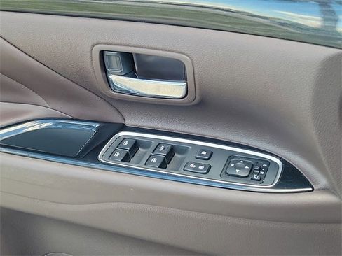 Used 2018 Mitsubishi Outlander SEL image 18