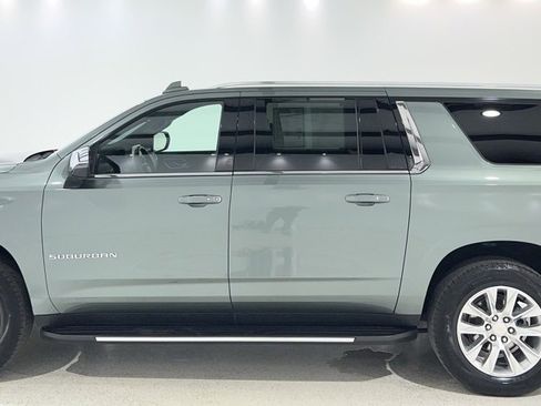 Used 2024 Chevrolet Suburban Premier image 2