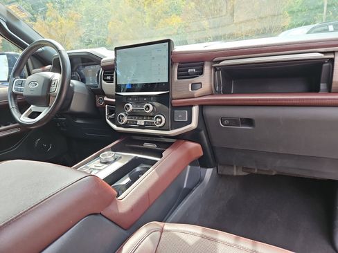 Used 2024 Ford Expedition Limited AWD/4WD image 16