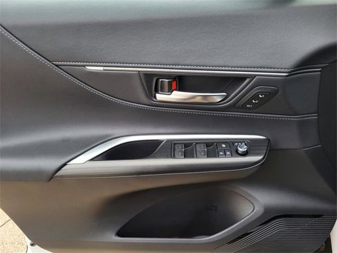 Used 2024 Toyota Venza Nightshade image 17