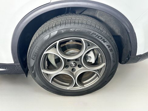 Used 2022 Alfa Romeo Stelvio Ti image 11