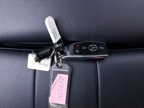 Used 2023 Mercedes-Benz CLA 250 w/ Premium Package image 27