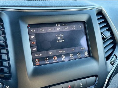 Used 2021 Jeep Cherokee Latitude Plus image 14