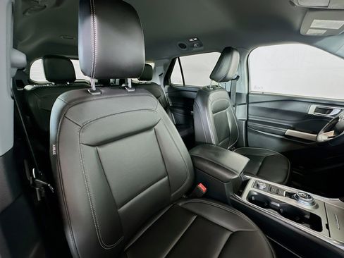 Used 2022 Ford Explorer XLT w/ Equipment Group 202A image 27