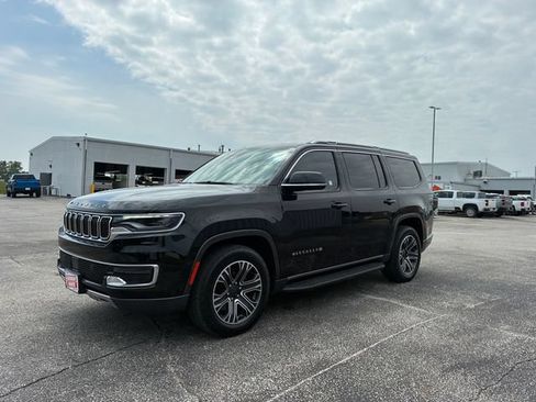 Used 2022 Jeep Wagoneer Series III AWD/4WD image 11