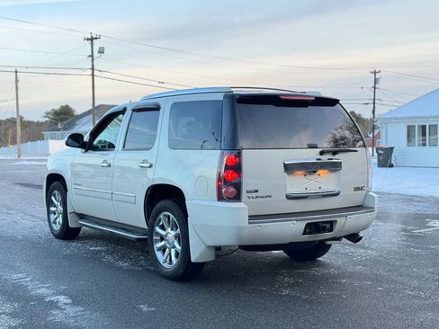 Used 2010 GMC Yukon Denali image 8
