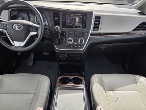 Used 2015 Toyota Sienna Limited image 8