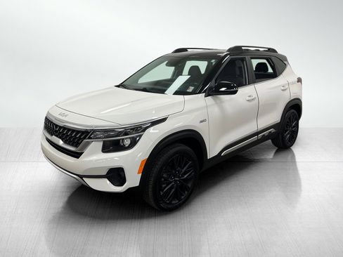 Used 2022 Kia Seltos Nightfall Edition image 2