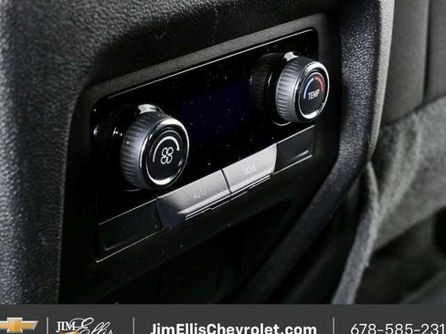Certified 2025 Chevrolet Traverse LT FWD image 18