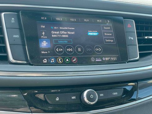 Used 2020 Buick Enclave Essence w/ Sound and Sites Package AWD/4WD image 17
