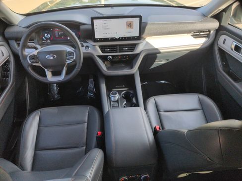Certified 2025 Ford Explorer Active w/ Active Comfort Package RWD image 31