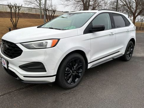 Used 2022 Ford Edge SE w/ Black Appearance Package image 3