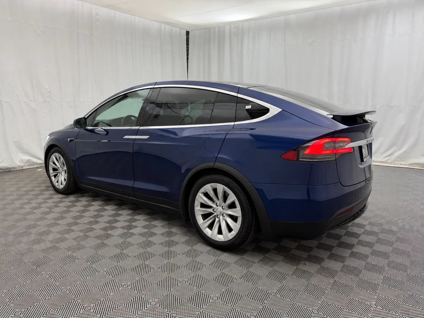 Used 2018 Tesla Model X 75D AWD/4WD image 7