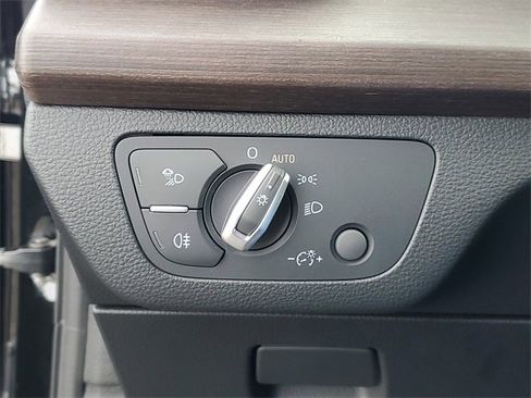 Used 2025 Audi Q5 e Premium Plus w/ Premium Plus Package image 21