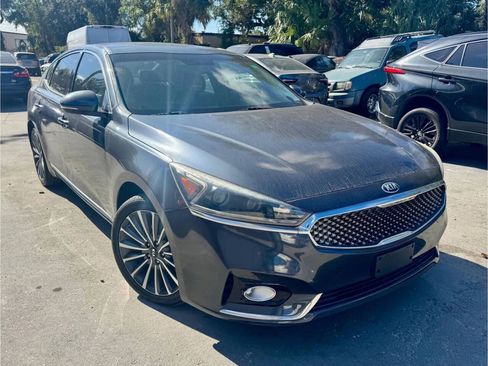 Used 2018 Kia Cadenza Premium FWD image 10