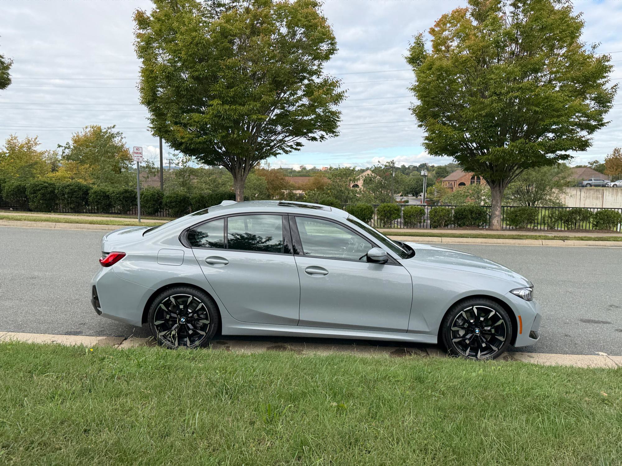 New 2026 BMW 330i xDrive Sedan w/ M Sport Package AWD/4WD image 8