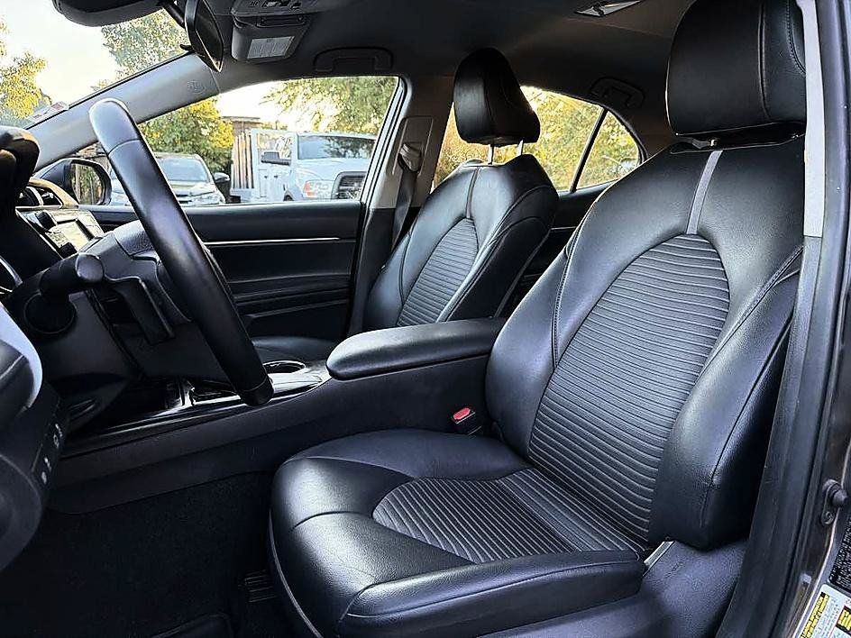 Used 2019 Toyota Camry SE FWD image 14